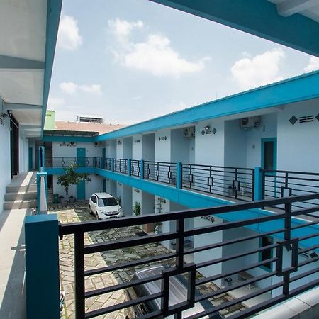Reddoorz Syariah At Kartohardjo Madiun Hotel Kültér fotó