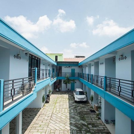 Reddoorz Syariah At Kartohardjo Madiun Hotel Kültér fotó