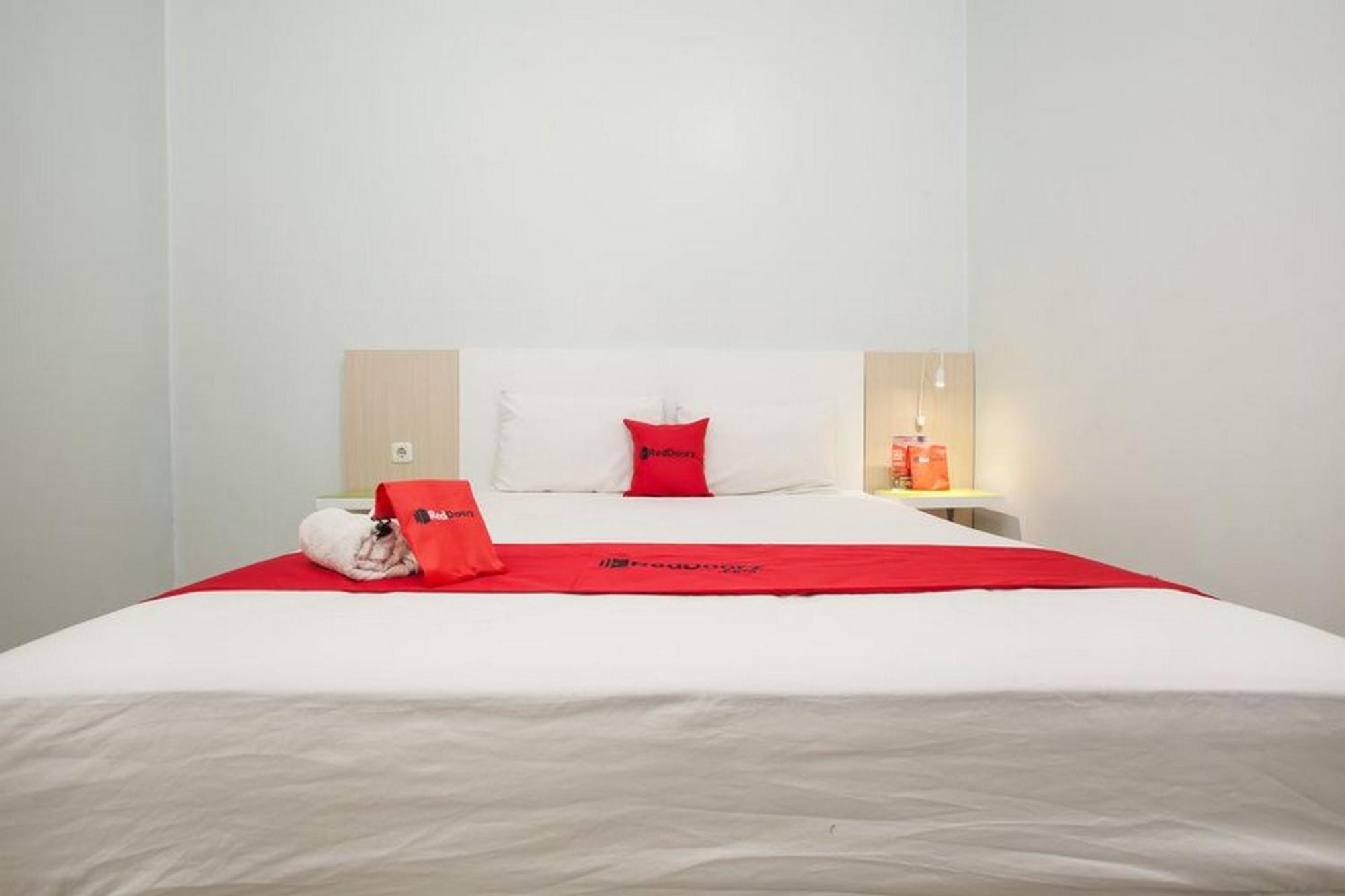 Reddoorz Syariah At Kartohardjo Madiun Hotel Kültér fotó