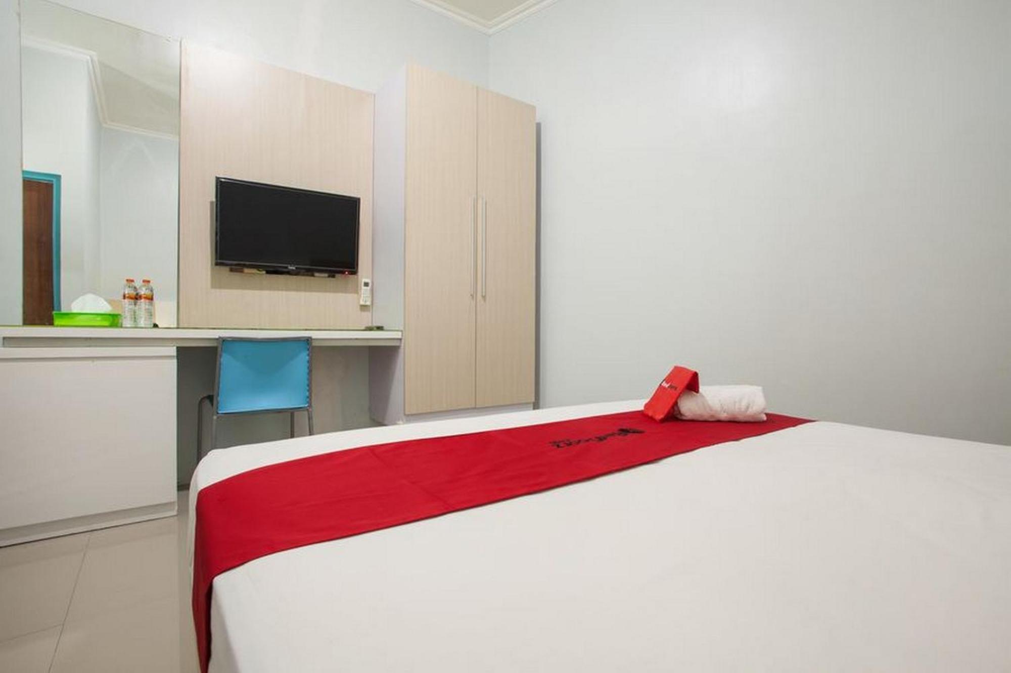 Reddoorz Syariah At Kartohardjo Madiun Hotel Kültér fotó