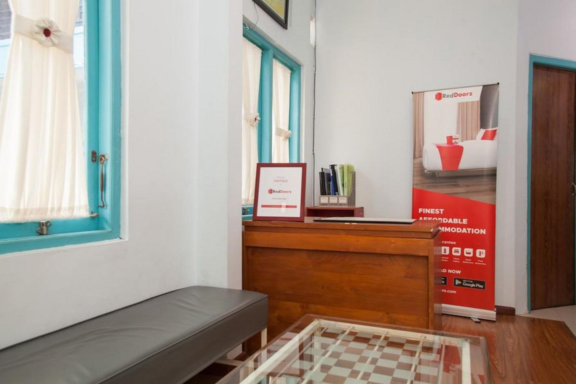 Reddoorz Syariah At Kartohardjo Madiun Hotel Kültér fotó