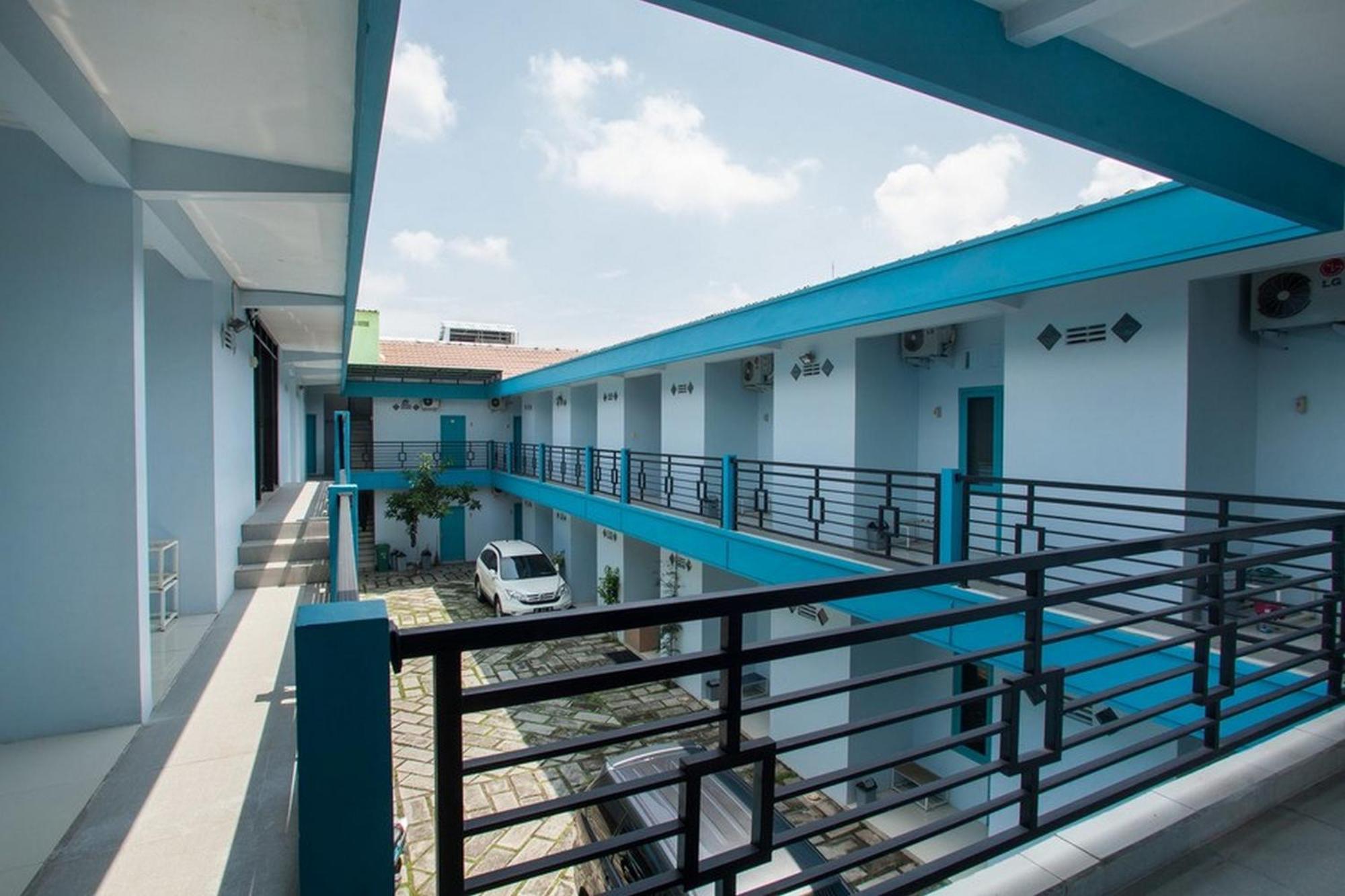 Reddoorz Syariah At Kartohardjo Madiun Hotel Kültér fotó