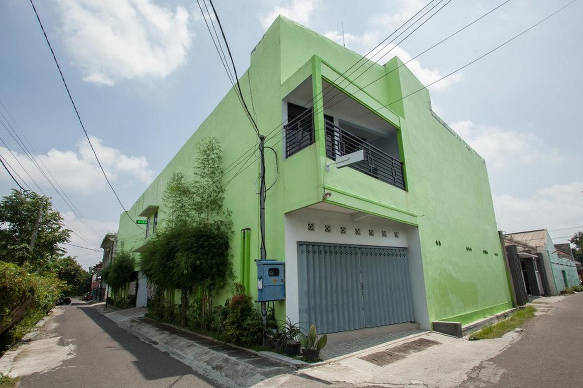 Reddoorz Syariah At Kartohardjo Madiun Hotel Kültér fotó