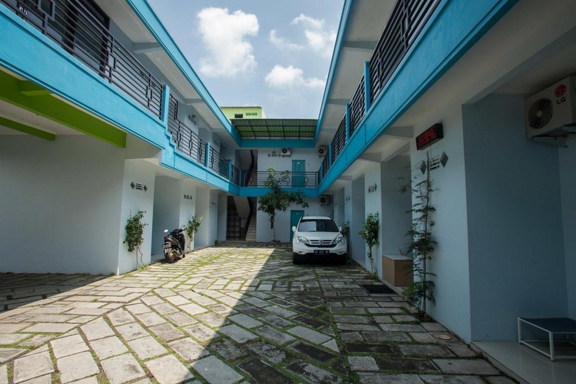 Reddoorz Syariah At Kartohardjo Madiun Hotel Kültér fotó