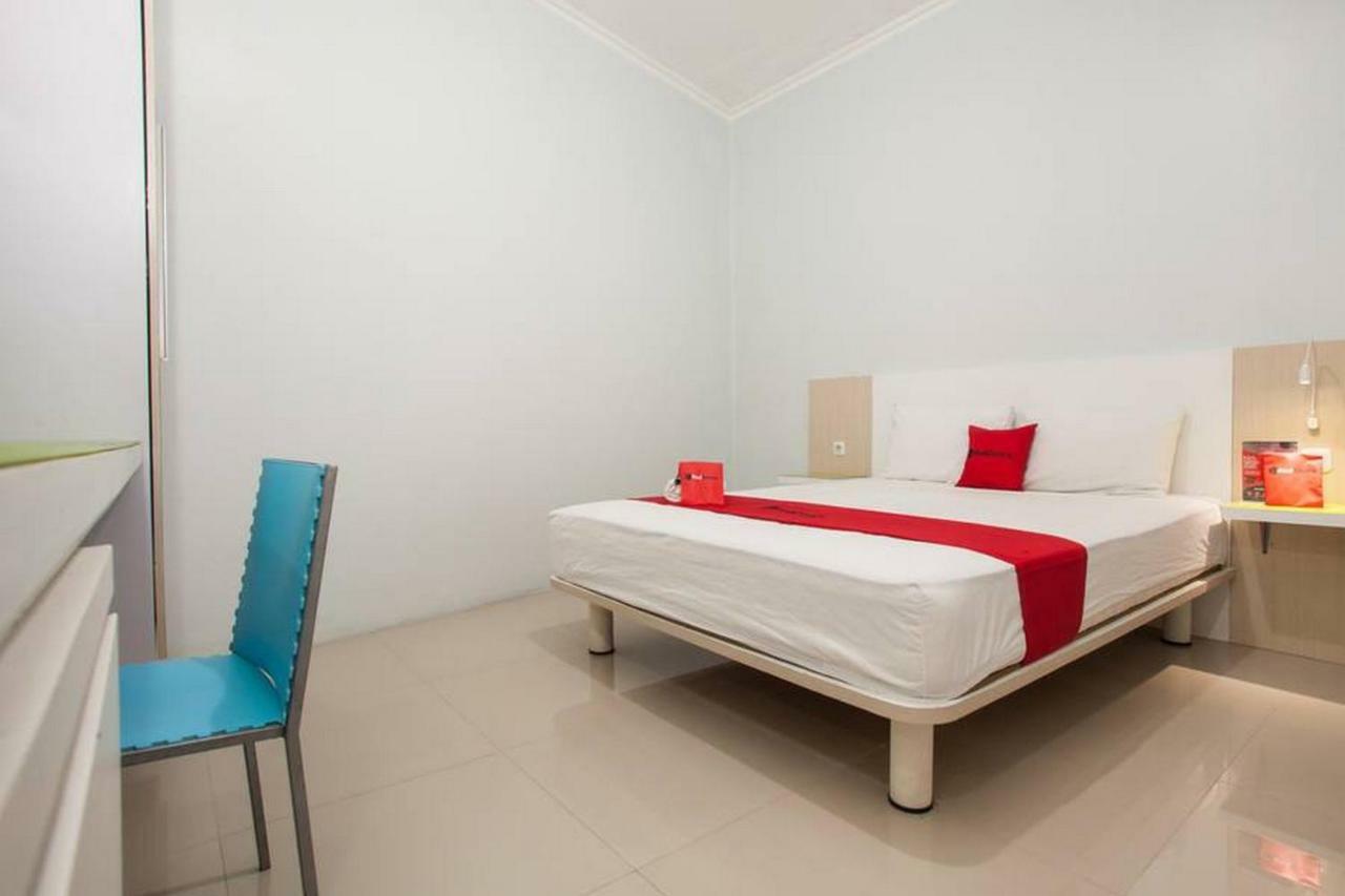 Reddoorz Syariah At Kartohardjo Madiun Hotel Kültér fotó