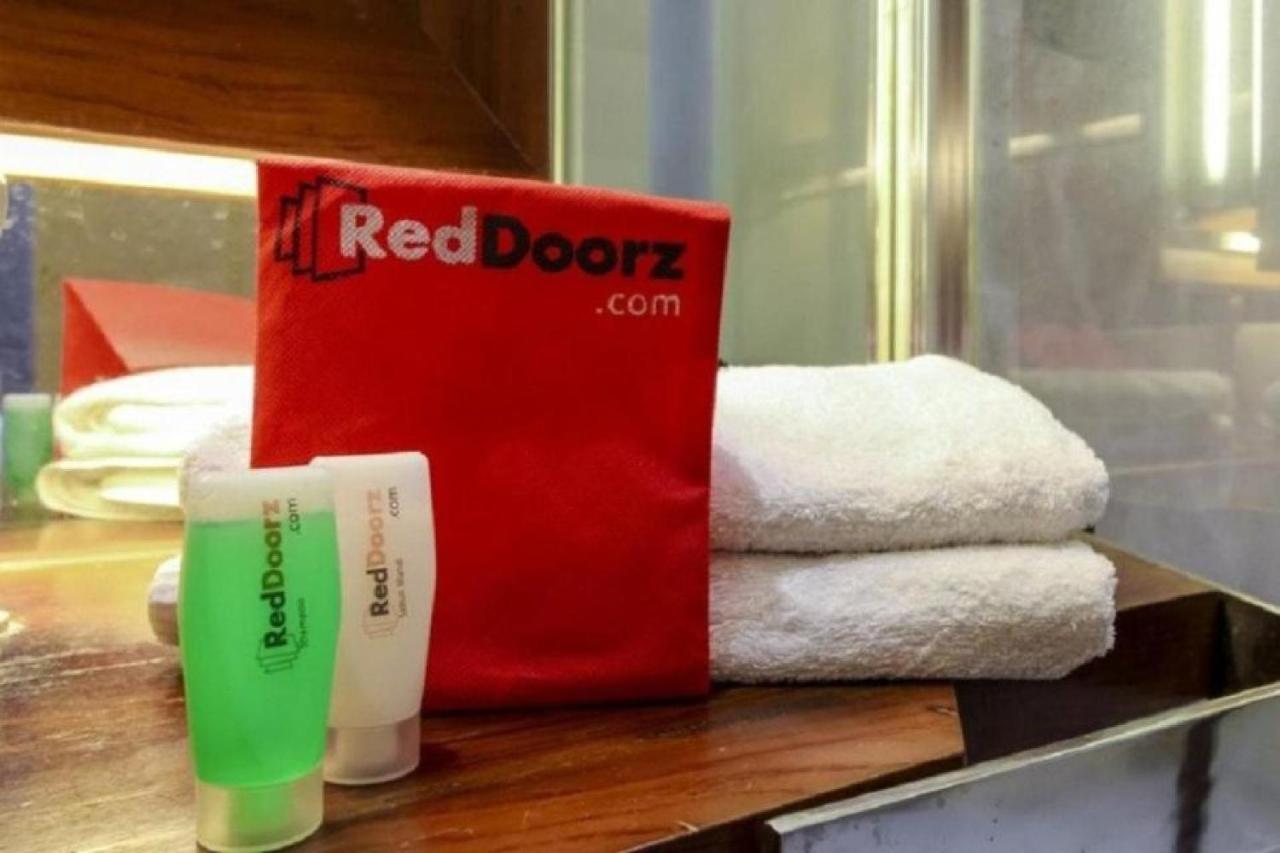 Reddoorz Syariah At Kartohardjo Madiun Hotel Kültér fotó